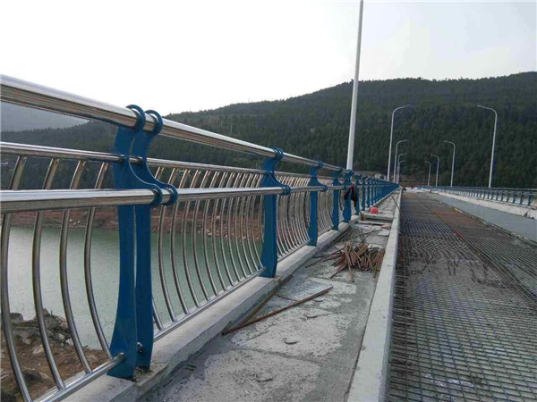 四平不锈钢桥梁护栏的特点及其在桥梁安全中的重要作用