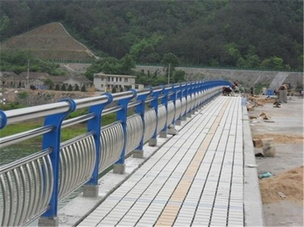 四平不锈钢桥梁护栏是一种什么材质的护栏